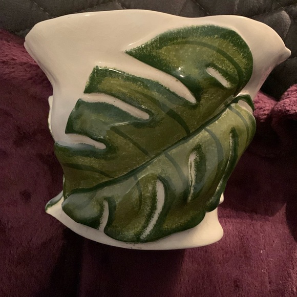 Vintage Other - Vintage 70’s green palm leaf 3D 6” deep planter or vase in good condition